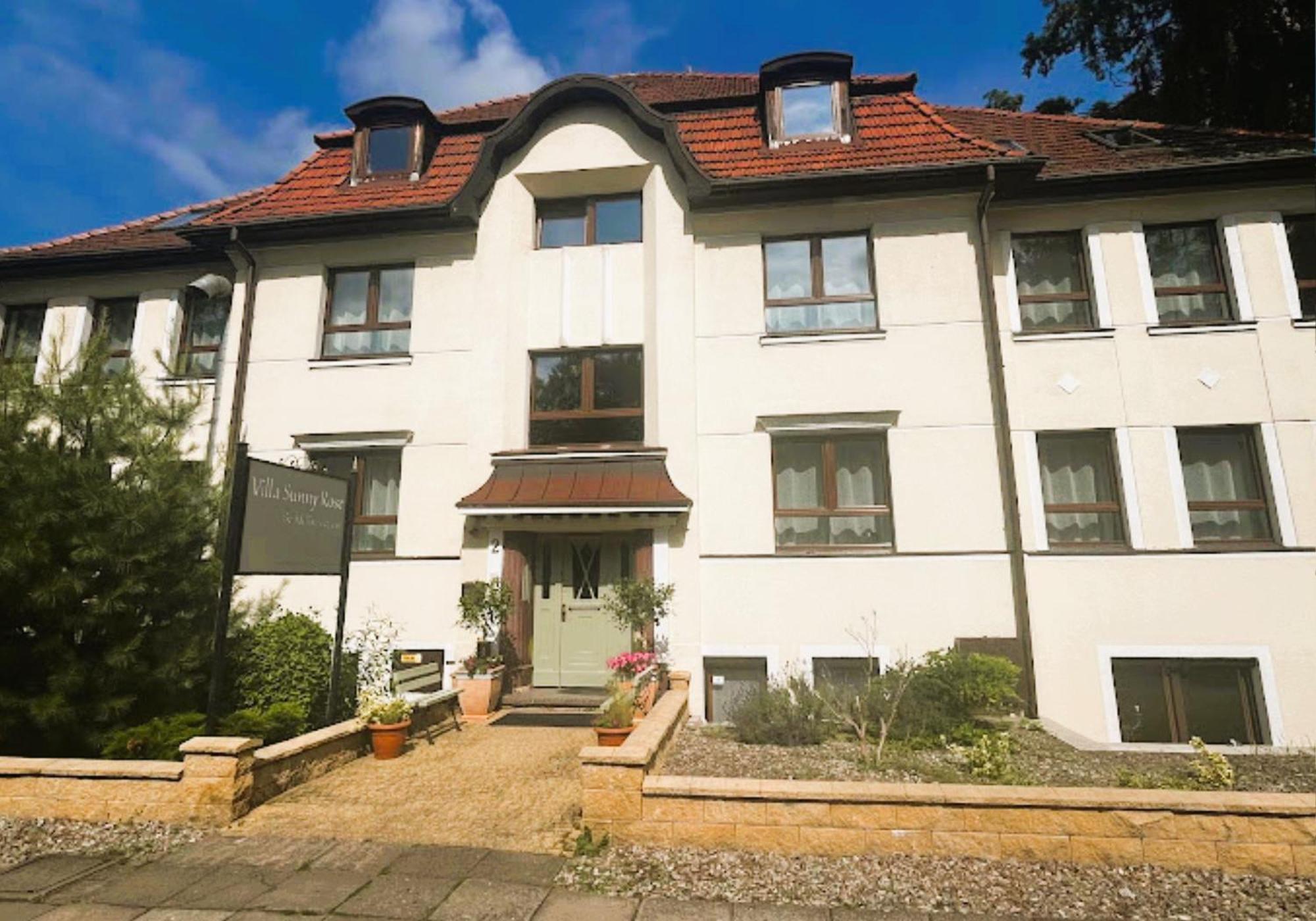 Villa Sunny Rose Bed & Breakfast 斯维诺乌伊希切 外观 照片